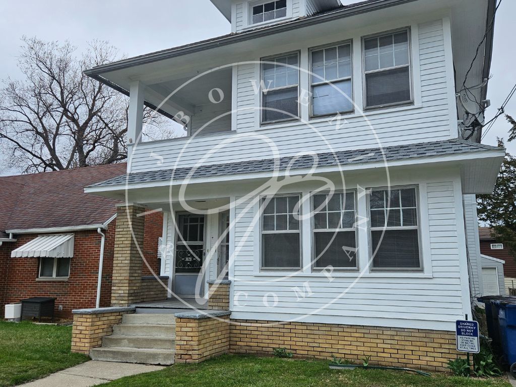 Foto principal - Charming 2 Bed, 1 Bath lower duplex in Tol...