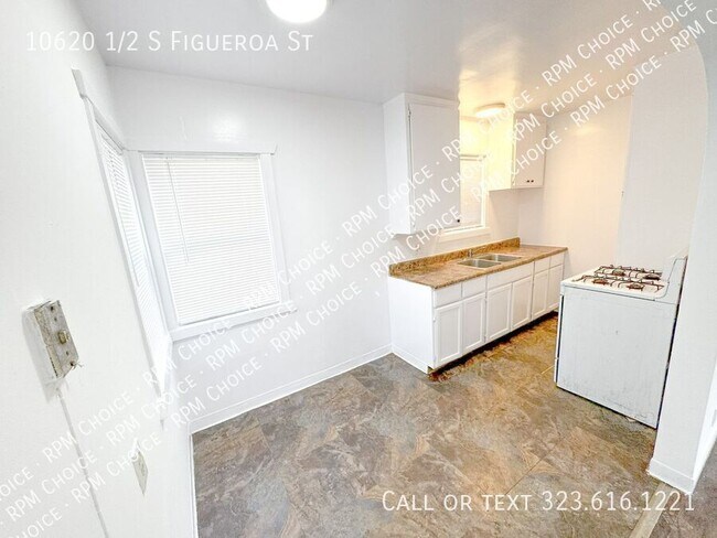 Foto del edificio - 10620 1/2 S Figueroa St-