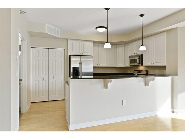 Building Photo - 317 Groveland Ave