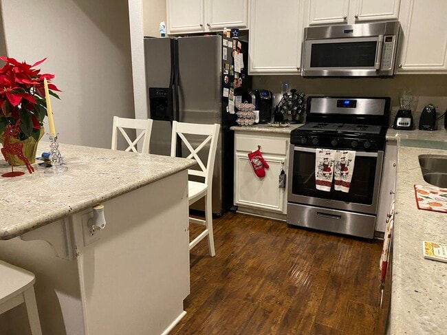 Foto del edificio - 17135 Via Xavier