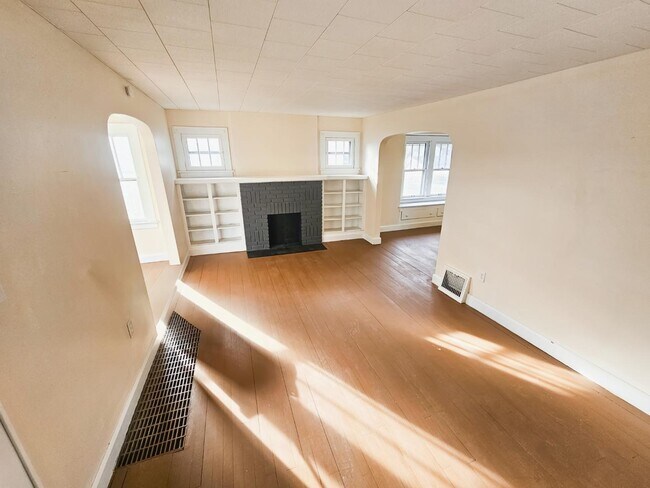 Foto del edificio - 17 W Woodsdale Ave