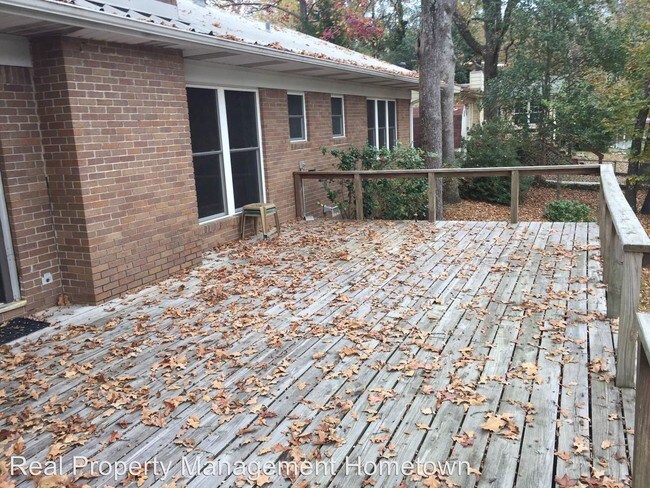 Building Photo - 817 Long Island Dr