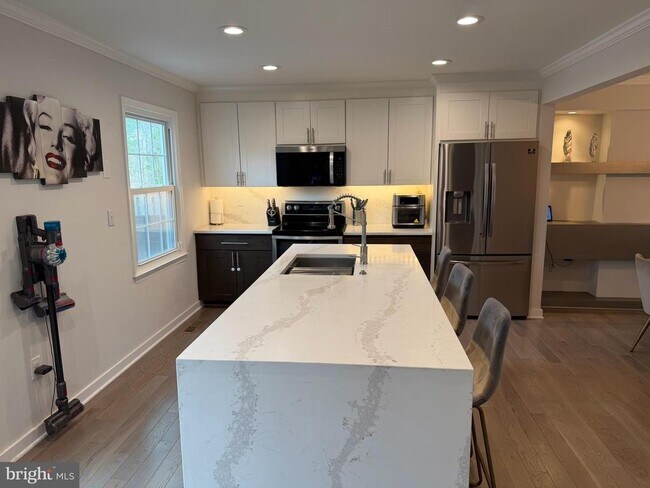 Foto del edificio - 9666 Masterworks Dr