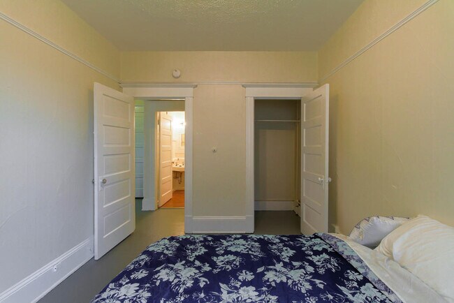 Building Photo - Paramount Apartments - 1 bedroom