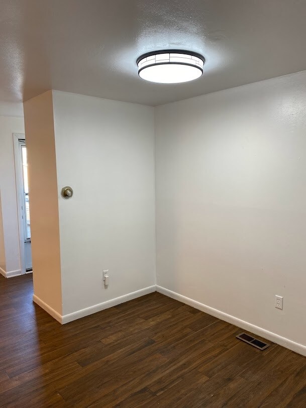 Foto del edificio - 5460-5462 Bromwick Dr