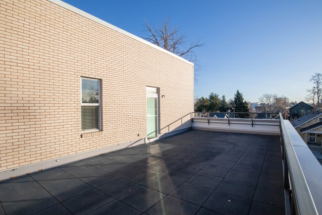 Oversized Private Terrace - Highland Junction