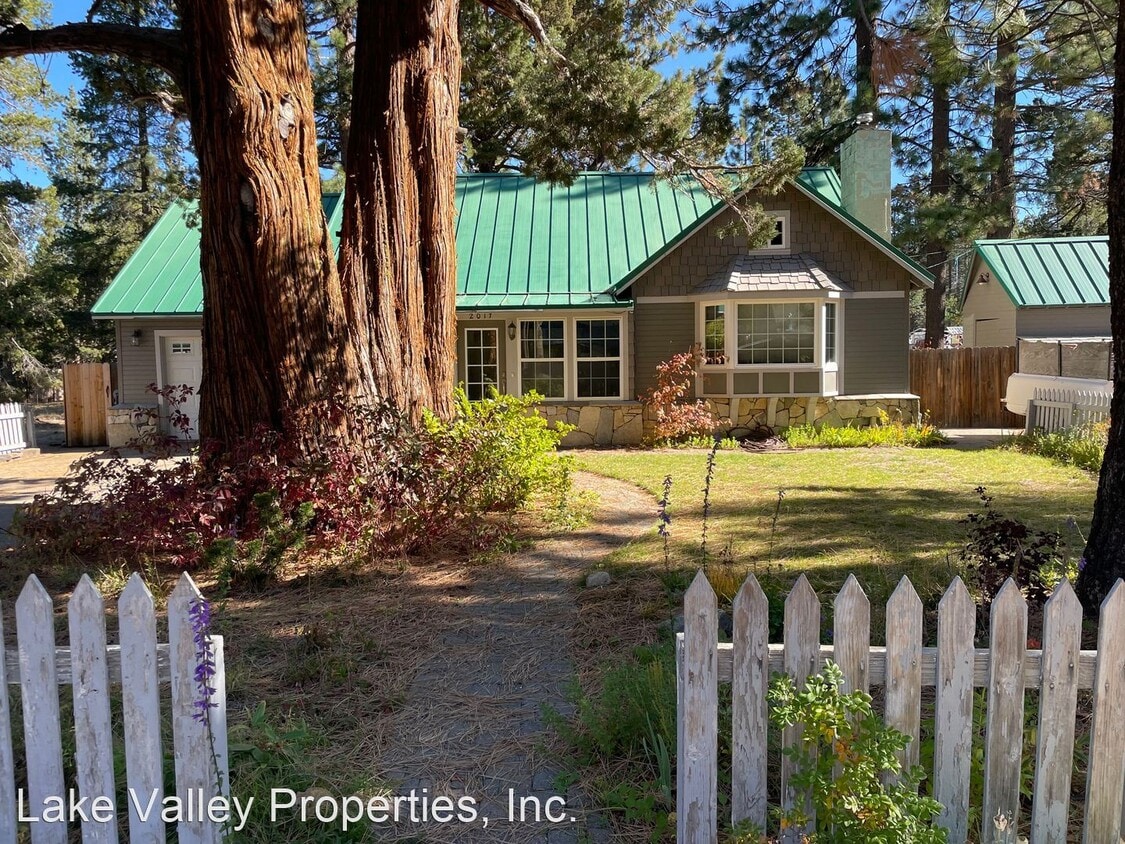 4 br, 2 bath House 2017 Hopi Avenue House Rental in South Lake