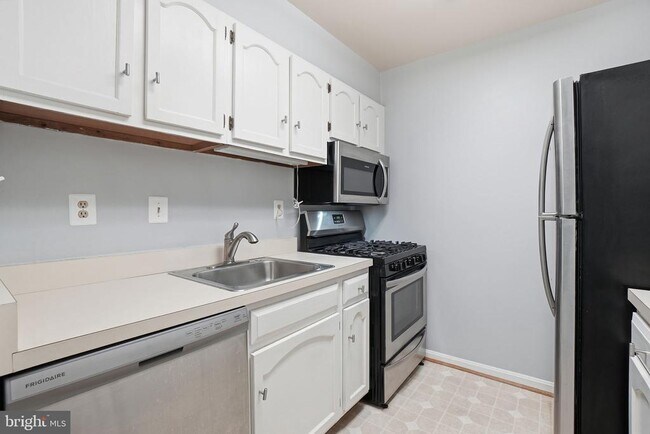 Foto del edificio - 5902 Cove Landing Rd