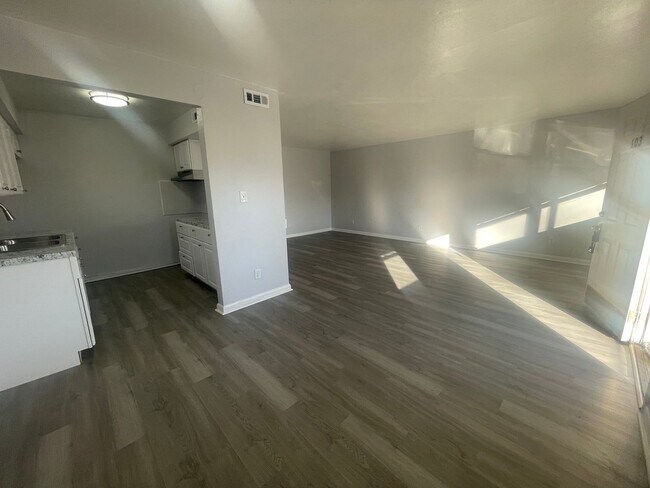 Building Photo - MAR719#-CMW