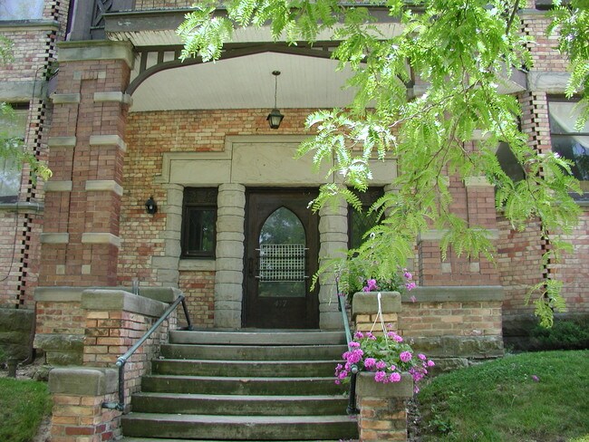 Building Photo - 417 Garrison St