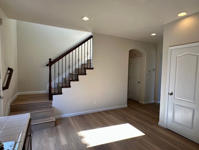 Foto del edificio - Lovely home with all new appliances and la...