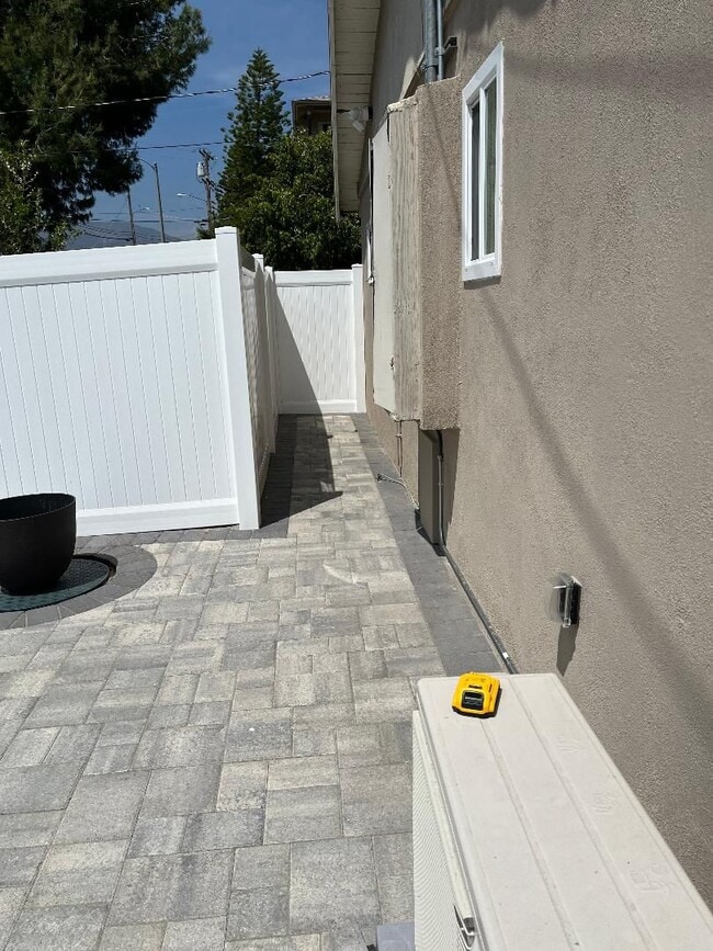 Building Photo - Remodeled 2 bedroom 1 bath in Tujunga