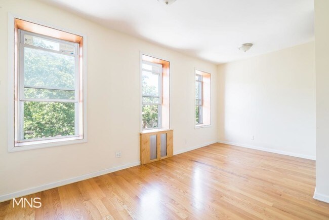 Building Photo - 784 Halsey Street
