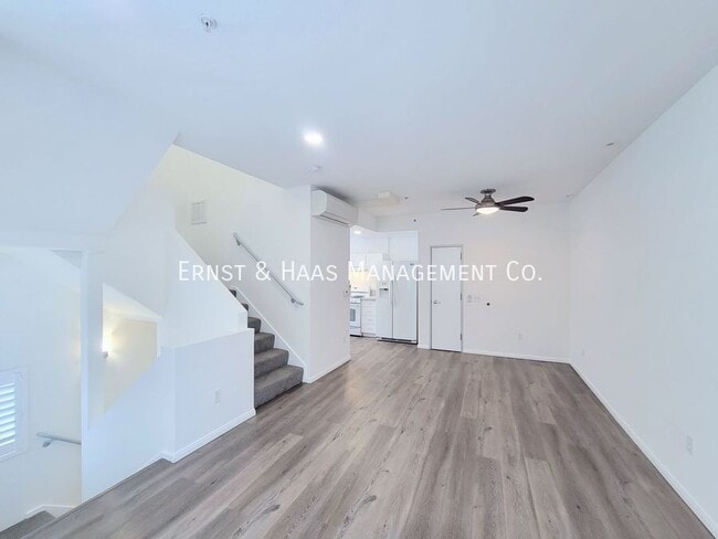 Building Photo - 302 E 19th St