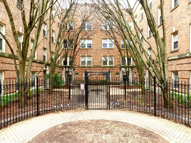 Photo - 839 E 52nd St Apartment