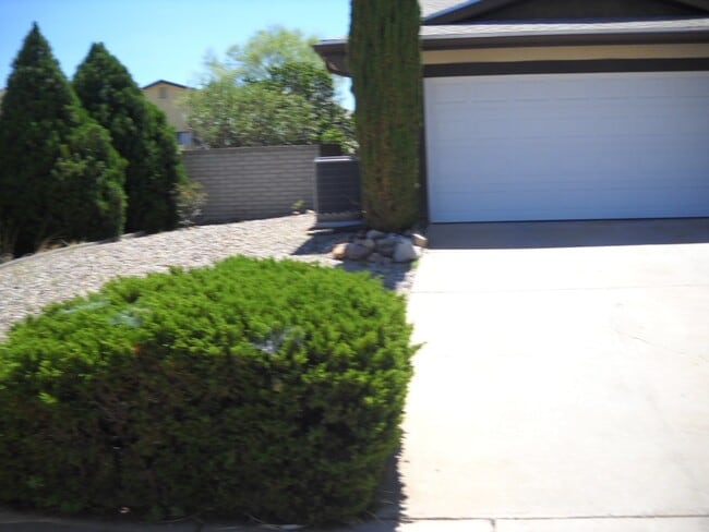 Building Photo - 2210 S Iris Dr