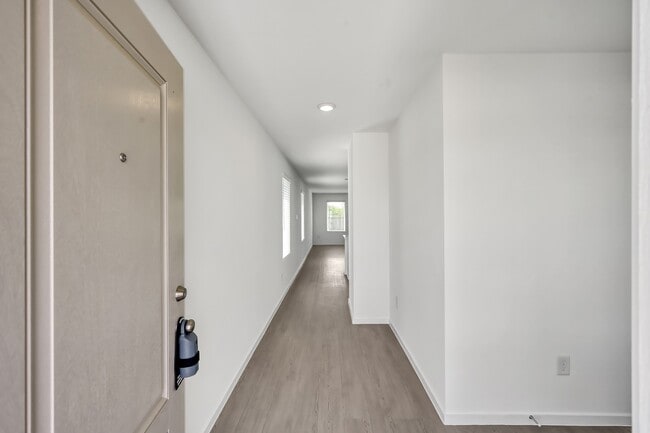 Foto del edificio - 29635 Knollwood Bay Rd