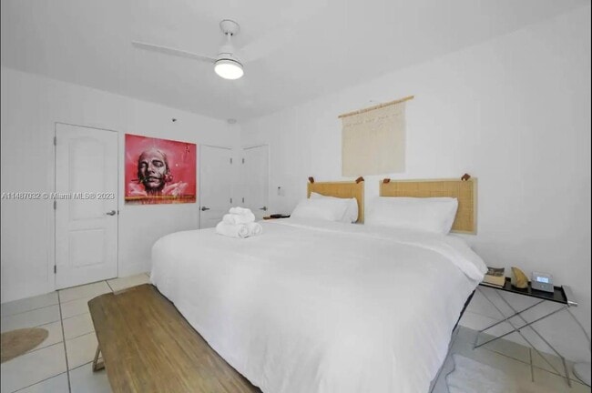 Building Photo - 3030 Collins Ave