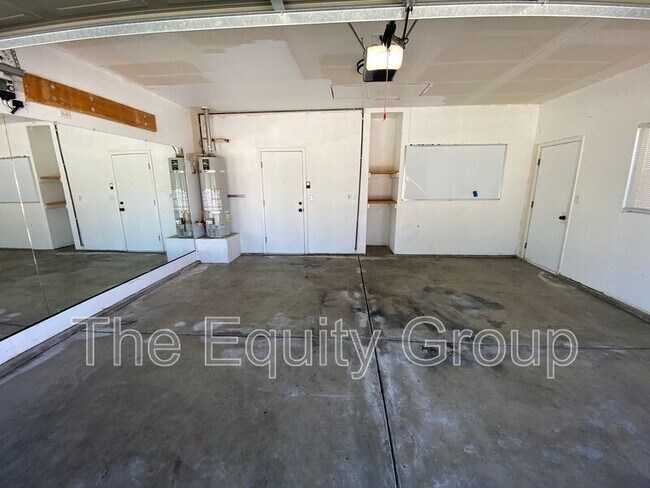 Building Photo - 1425 Tulip St