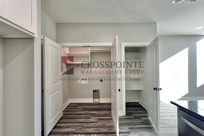 Building Photo - 1 Bedroom Loft at The Cannery! Tour Today!