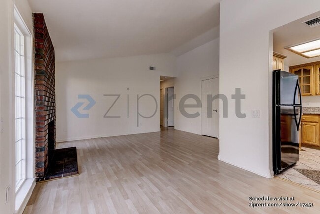 Building Photo - Unit
