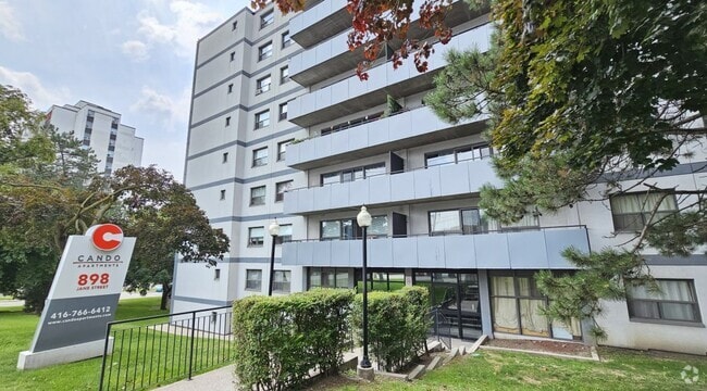 Building Photo - 898 Jane St