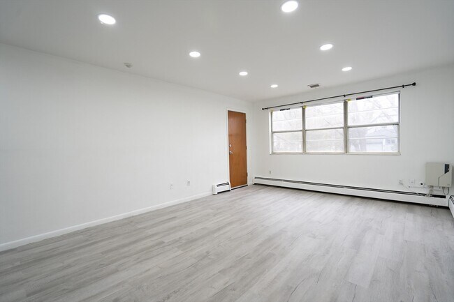 Building Photo - 34 Pleasant Dr