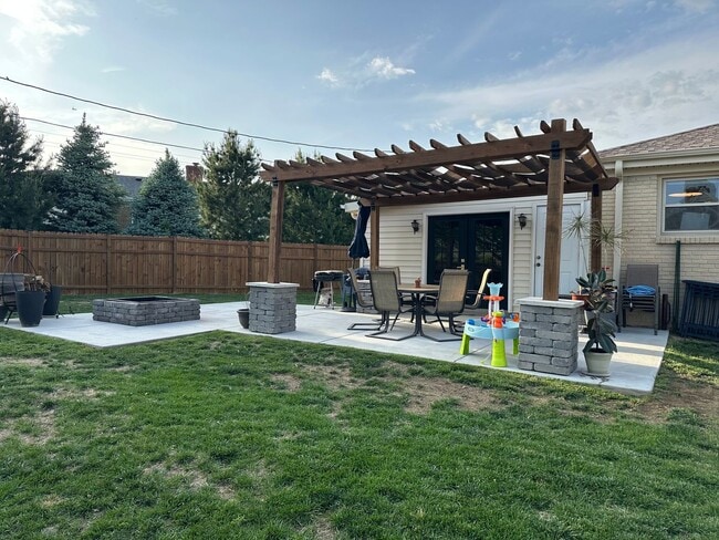 Building Photo - Beautiful house...RESERVE NOW FOR AUGUST 1...