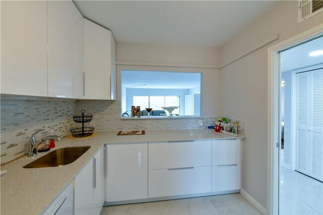 Photo - 2751 N Palm Aire Dr House