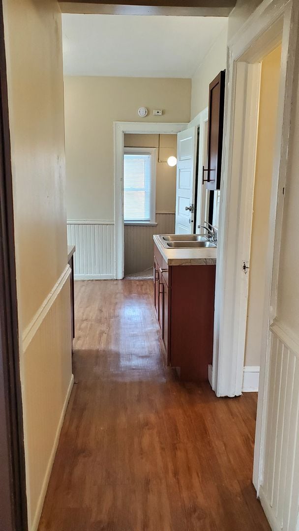 Building Photo - Remodeled & Spacious 4 Bedroom Lower Duple...