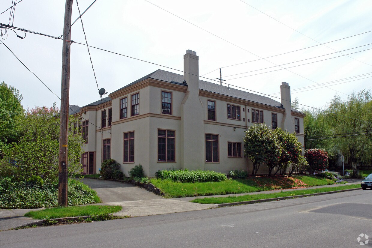 Building Photo - 1409 NE Hancock St
