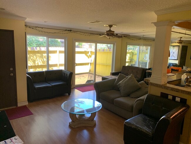 Foto del edificio - 12333 Runnymede St