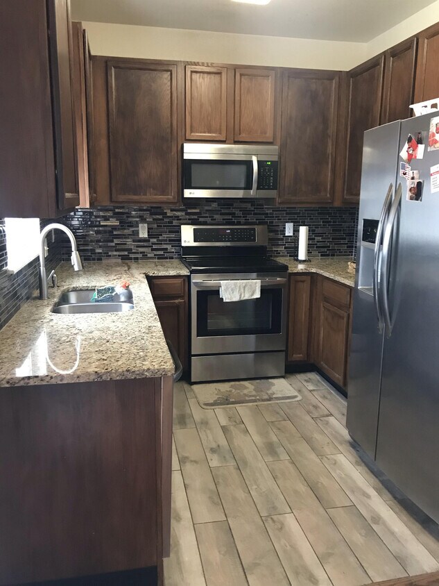 Foto principal - 16975 E Arkansas Ave