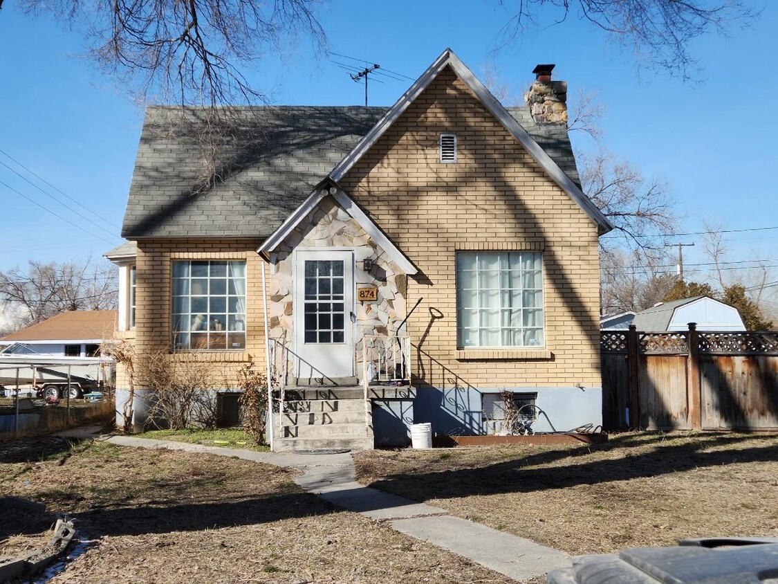 Primary Photo - 874 Emery St W
