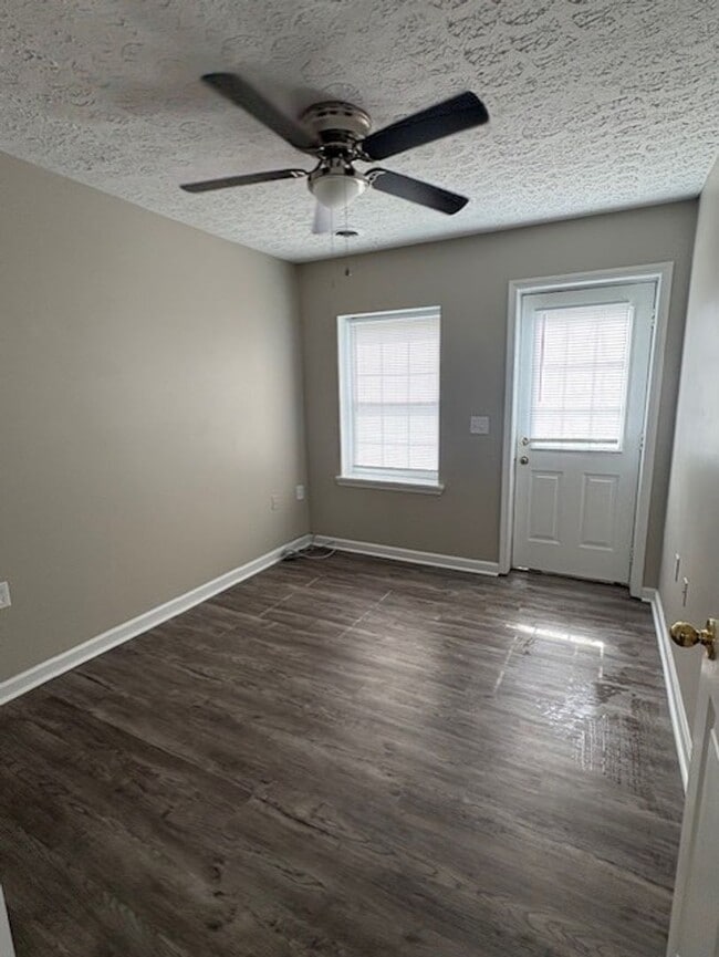 Foto del edificio - Sinking Creek Apartments