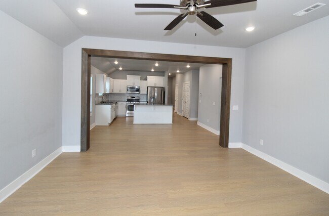Building Photo - 427 Wagon Wheel Ave