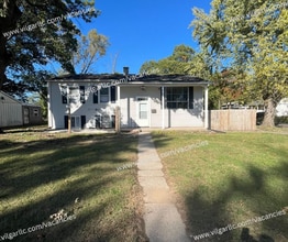 Building Photo - 1134 E 39th Ave