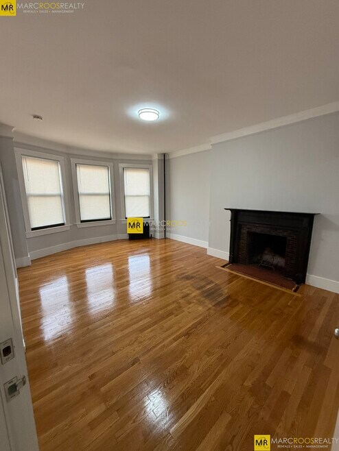 Building Photo - 589 Beacon St