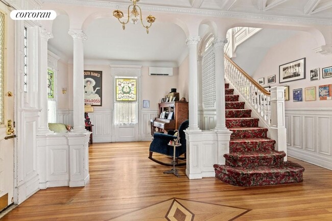 Building Photo - 257 E 19th St