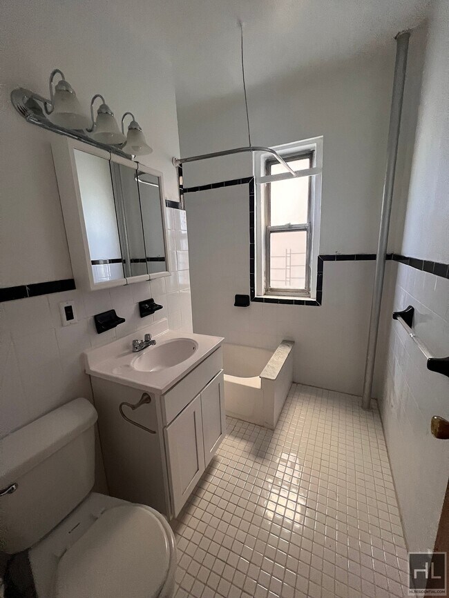 Building Photo - --====Enormous Washington Heights 2 bedroo...