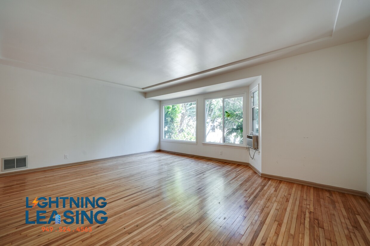 Foto principal - 1323-1325 N Harper Ave