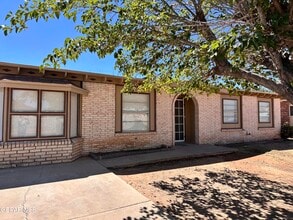Building Photo - 5520 Salem Dr