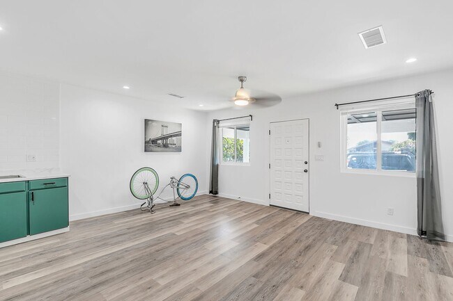 Foto del edificio - Beautiful newly remodeled modern 2 Bed + 2...