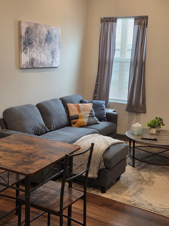 Foto del edificio - 5833 Homewood Dr