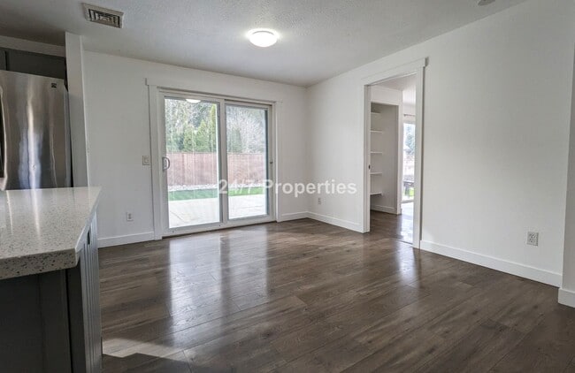 Building Photo - Charming 3 BD | 1 BA Home w/ Large Backyar...