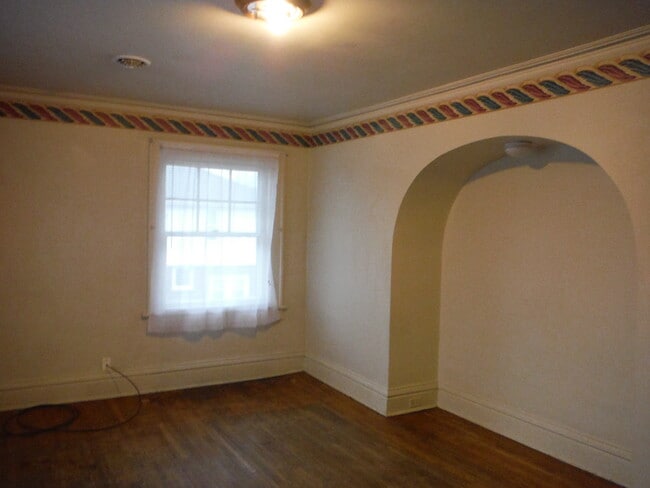 LIVING ROOM - 810 W 3rd St