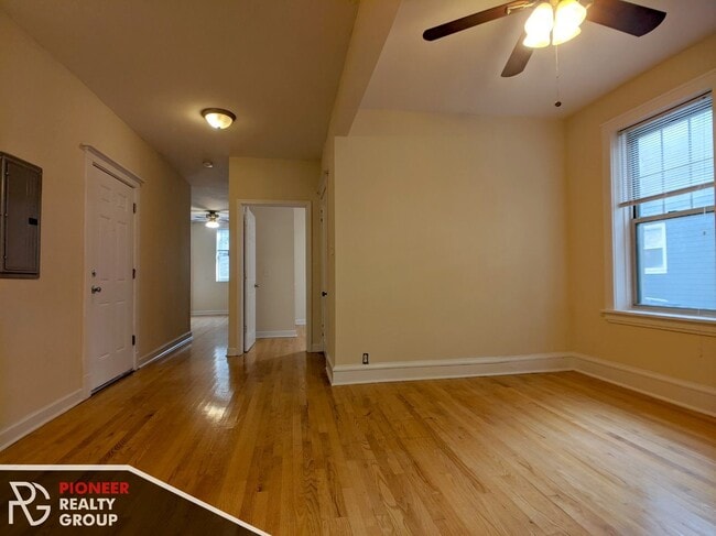 Building Photo - 1615 W Berteau Ave
