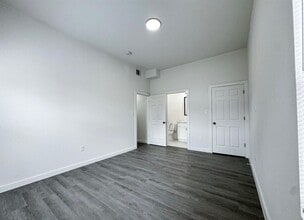 Building Photo - 328 Clearwater St