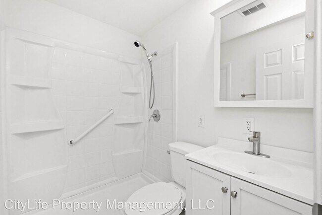 Building Photo - 4 br, 2.5 bath House - 198 Colonial Villag...