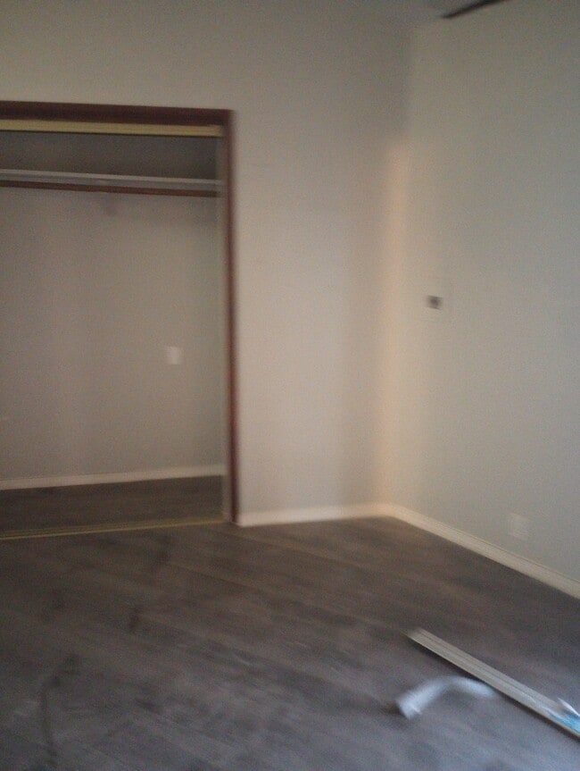 Building Photo - 2135 Rainbow Valley Blvd